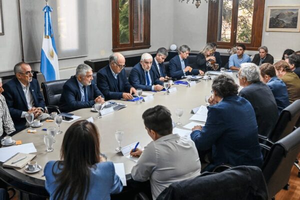 Chicharrita del maíz: el Gobierno conformó un comité de crisis y estimó el impacto en la cosecha Chicharrita del maíz: el Gobierno conformó un comité de crisis y estimó el impacto en la cosecha