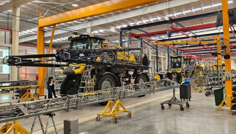 En Las Rosas, floreció una planta de maquinaria agrícola capaz de fabricar casi 800 unidades por año