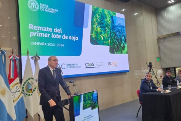 “No puede ser que la producción salga del campo en caminos de tierra y llegue también así a los puertos”