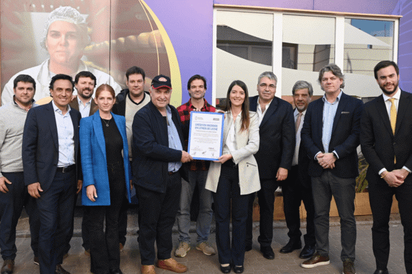 Se otorgó el primer crédito “en litros de leche”, que será para robotizar un tambo