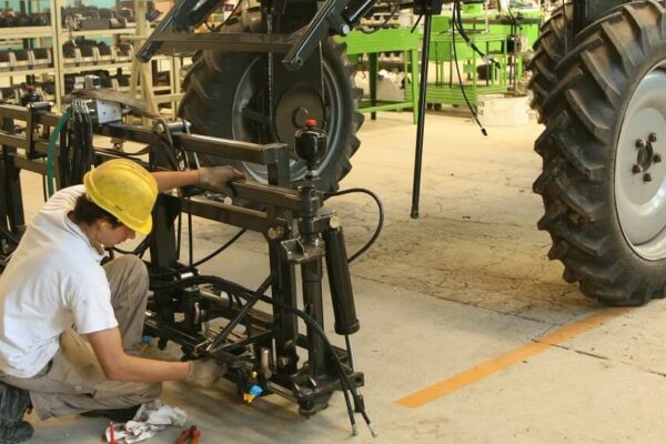 Según el INDEC, la industria profundizó su caída y las fábricas de alimentos y maquinarias sintieron el impacto Según el INDEC, la industria profundizó su caída y las fábricas de alimentos y maquinarias sintieron el impacto