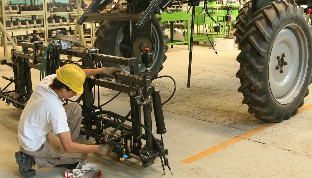 Según el INDEC, la industria profundizó su caída y las fábricas de alimentos y maquinarias sintieron el impacto