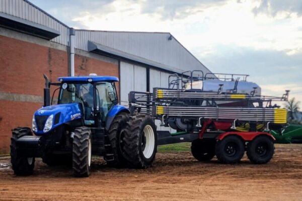Maquinaria agrícola de exportación: una fertilizadora argentina llegó por primera vez a Paraguay