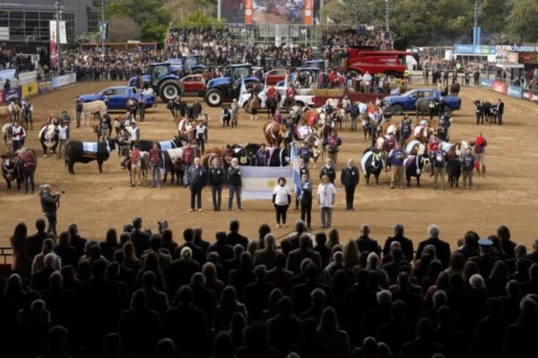 La Rural pone primera y vuelve a ser el centro de la escena del campo, el público urbano y la política