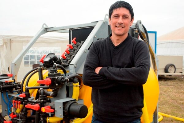 Inventó un equipo novedos para el campo, pero reclama: “Los emprendedores sin capital no somos escuchados”