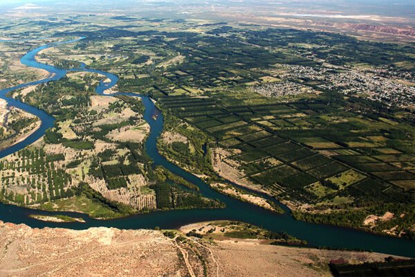En busca del “lejano este”: Río Negro impulsa el riego para sumar otros dos valles productivos En busca del “lejano este”: Río Negro impulsa el riego para sumar otros dos valles productivos