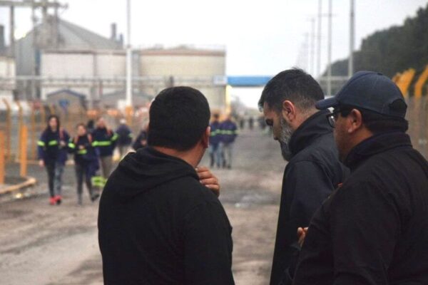 Tercer día del paro de los aceiteros: se tensó el conflicto, con duras acusaciones de la industria al sindicato Tercer día del paro de los aceiteros: se tensó el conflicto, con duras acusaciones de la industria al sindicato