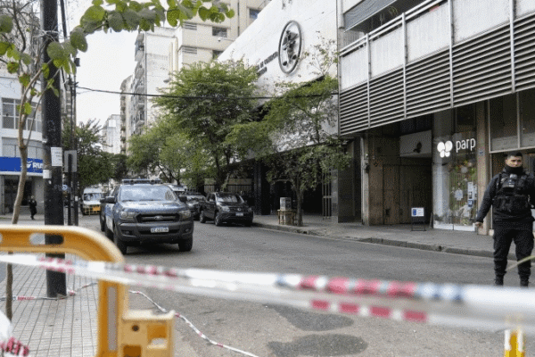 Una amenaza de bomba sacude la previa de la llegada de Milei a la Bolsa de Comercio de Rosario