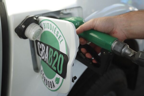 En la campaña de trigo ya brotó una innovación: el primer tractor con 20% de biodiésel en el gasoil