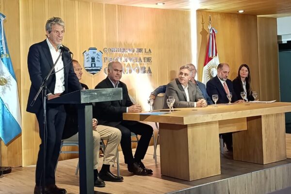 Además de los créditos en litros de leche, el Gobierno lanzó una línea que se paga en toneladas de soja