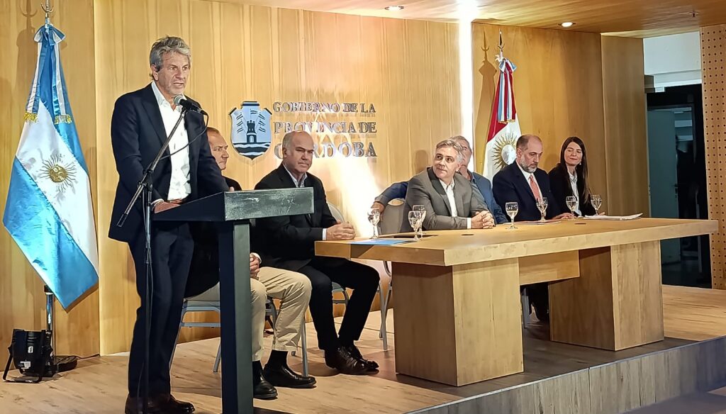 Además de los créditos en litros de leche, el Gobierno lanzó una línea que se paga en toneladas de soja