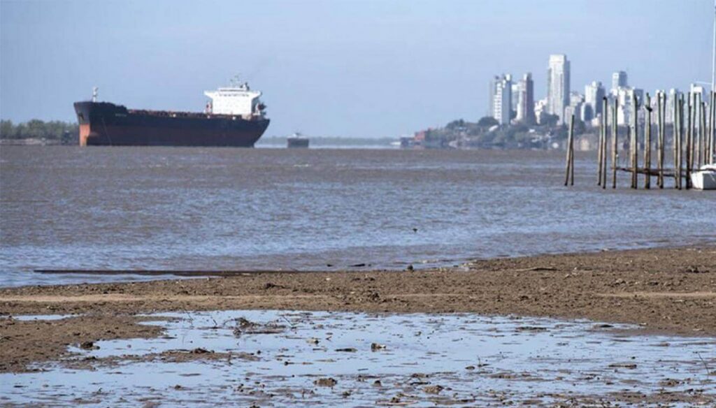 Por la hidrovía también navega el temor a La Niña: se profundiza el problema de las “aguas bajas”