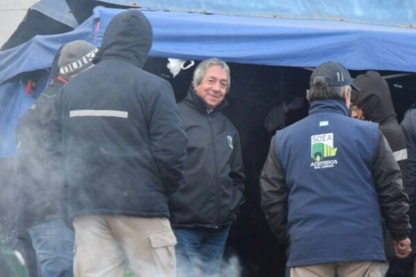 “Extorsivos y antidemocráticos”: el paro de los aceiteros sigue y llueven los reclamos