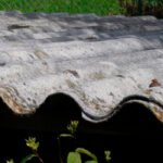 Piden soluciones para los agricultores excluidos de la ayuda para retirada de cubiertas con amianto tras asumir los gastos de la obra