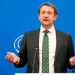 El luxemburgués Christophe Hansen, propuesto para comisario europeo de Agricultura y Teresa Ribera, comisaria de Competencia y Transición Verde y Social