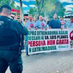 Protesta ganadera contra Planas en la Feria de Zafra para recordarle que es una persona ‘Non Grata’ en Extremadura y que se sienten engañados Protesta ganadera contra Planas en la Feria de Zafra para recordarle que es una persona ‘Non Grata’ en Extremadura y que se sienten engañados