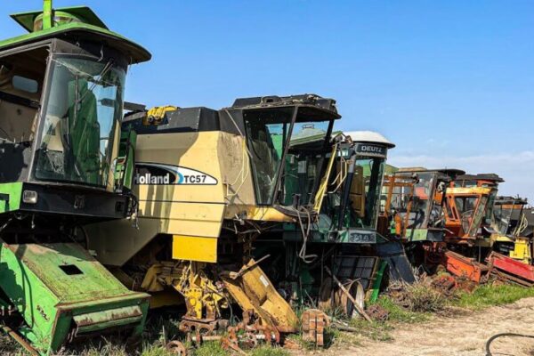 El “cementerio” de cosechadoras de San Benito: el lugar nostálgico que sorprende a los fierreros
