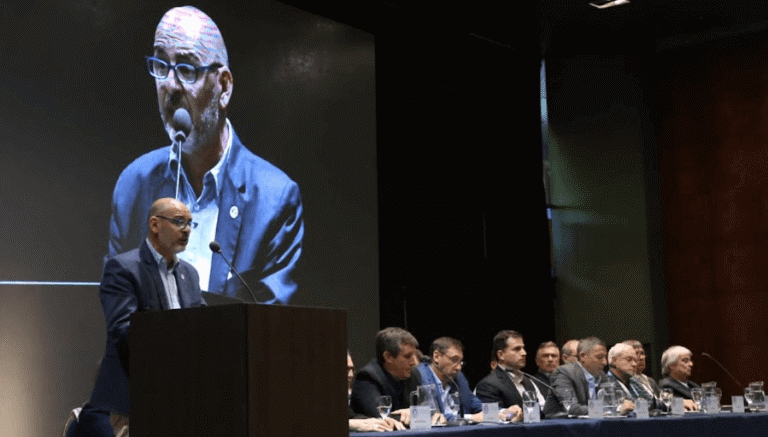 “Los productores de agricultura familiar y economías regionales parecen olvidados por la política”