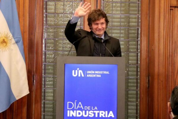 En el Día de la Industria y ante la UIA, Milei sorprendió con una fuerte defensa del campo