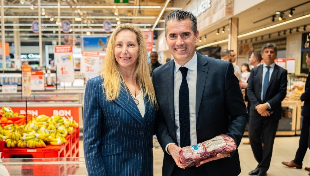 Primer día en la SIAL París: Karina Milei visitó el stand del IPCVA, que fue reconocido como Marca País