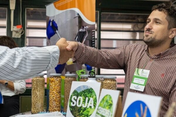 Las semillas debaten su presente y futuro, con la mira en una agricultura “eficiente y responsable”