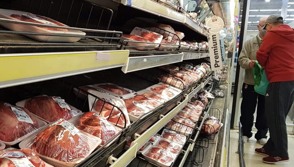 Desde el Mercosur disparan munición gruesa contra Carrefour por una polémica medida proteccionista