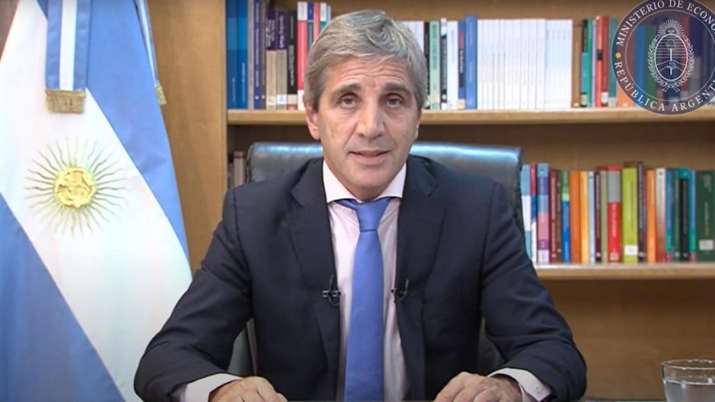 “Ofensa gratuita”: la respuesta de Caputo a un reclamo por las retenciones generó malestar en productores