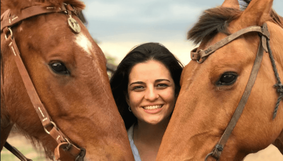 Pamela, la contadora y ferretera que ama los caballos y practica el “amanse natural”