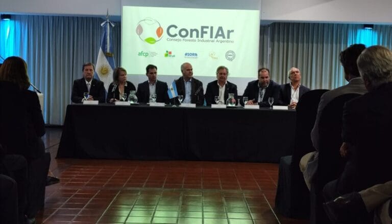 La cadena forestal celebró su fin de año con elogios al Gobierno, pero también pedidos de mayor competitividad