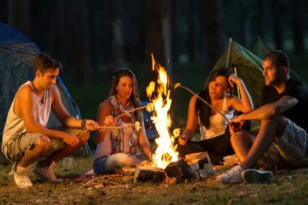 Qué llevar en una acampada de montaña: Guía completa para una experiencia segura y cómoda